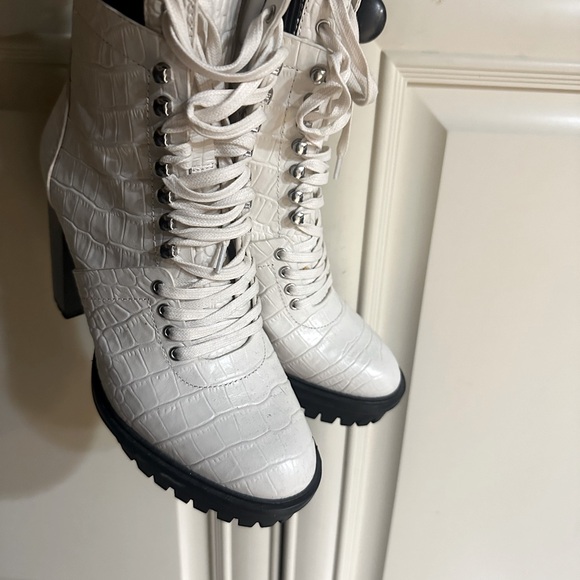 Vince camuto combat boot white leather 8.5 - Picture 2 of 5